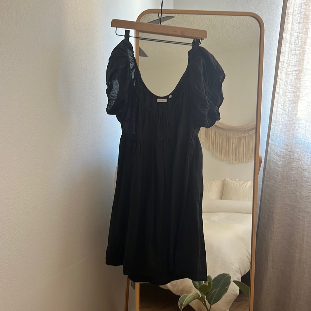 Doen black dress with puff sleeves. Good condition.